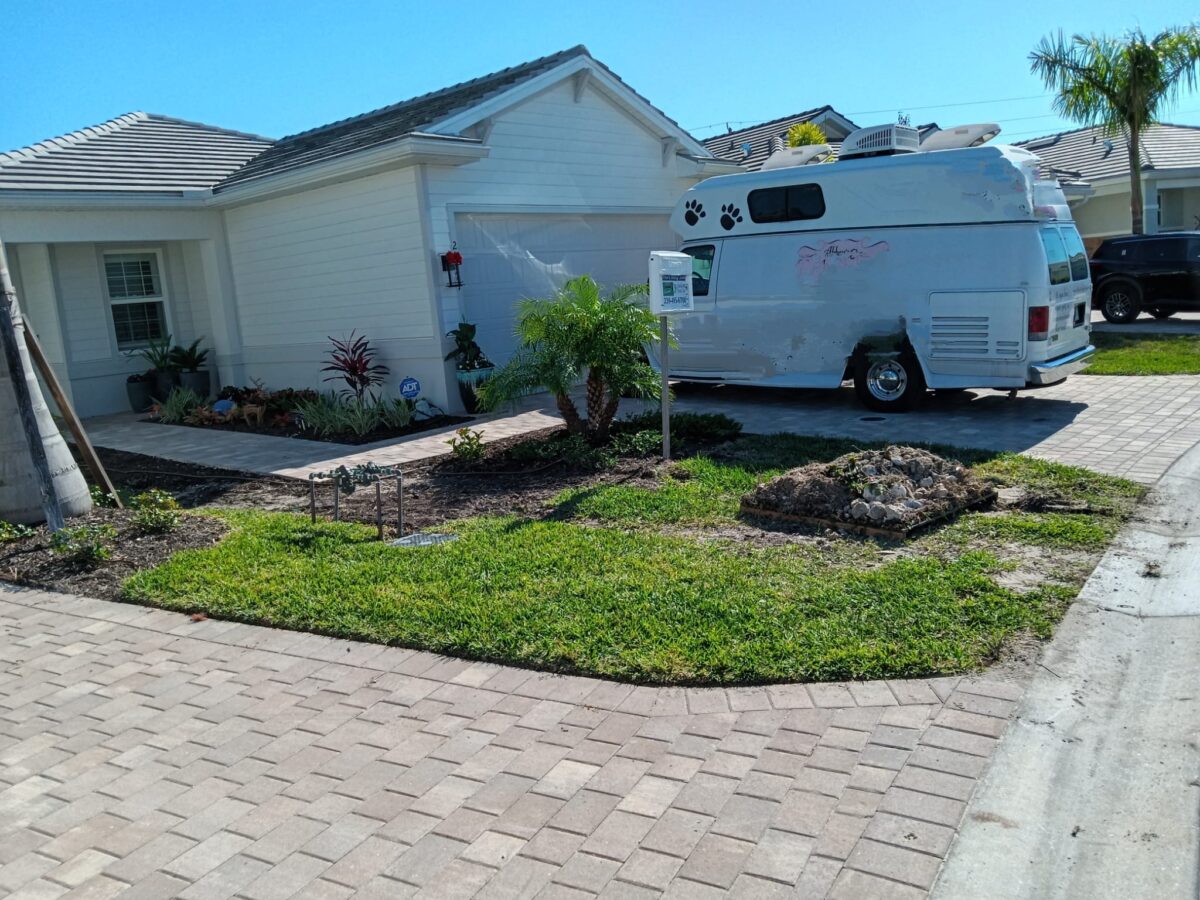 front yard of Bradenton lawn